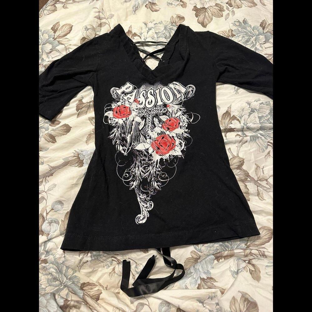 Enchanting Elegance: Poison-Inspired Lace-Up Shirts for a Touch of Romance